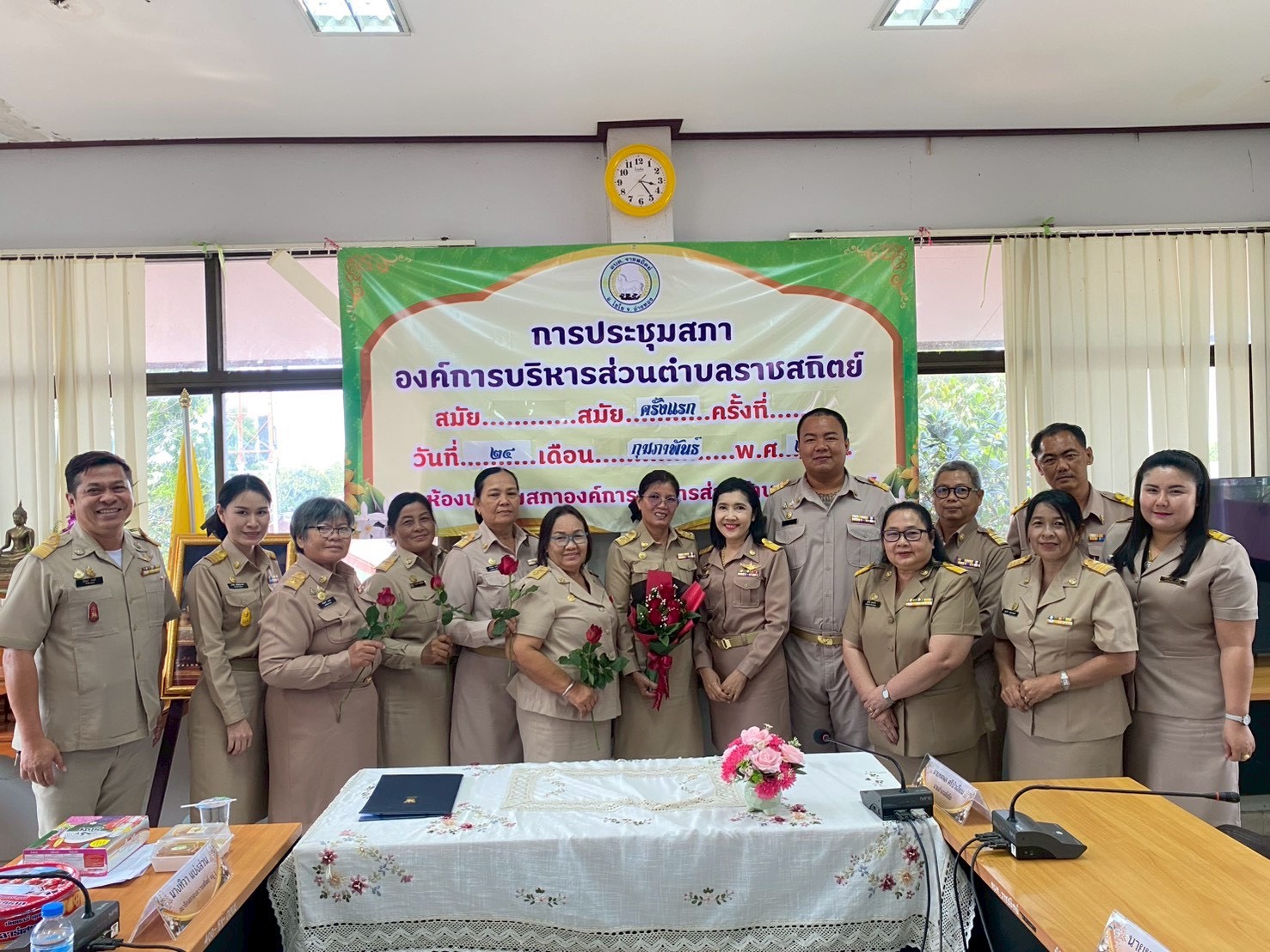 ในวันอังคารที่ 24 กุมภาพันธ์ 2569 เวลา 14.30 น. องค์การบริหารส่วนตำบลราชสถิตย์ ได้กำหนดประชุมสภาองค์การบริหารส่วนตำบลราชสถิตย์ สมัย ครั้งแรก ณ ห้องประชุมองค์การบริหารส่วนตำบลราชสถิตย์ โดยได้รับเกียรติจาก นายทศพล ศรีบัวเอี่ยม นายอำเภอไชโย ได้ให้เกียรติมาติดอินทรธนู ให้แก่ นายกองค์การบริหารส่วนตำบลราชสถิตย์ รองนายกองค์การบริหารส่วนตำบลราชสถิตย์ พร้อมทั้ง สมาชิกสภาองค์การบริหารส่วนตำบลราชสถิตย์ทุกท่าน ผ่านไปอย่างเรียบร้อย