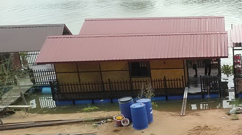 แพเพื่อการท่องเที่ยวในตำบลราชสถิตย์